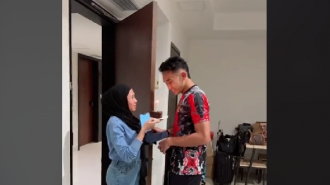 Rizky Ridho dan kekasih. (TikTok)