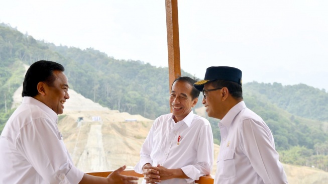 Presiden Joko Widodo dan Menteri Perhubungan Budi Karya Sumadi