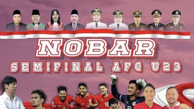 Full team, pejabat di Kabupaten Gresik tampil narsis di pamflet nobar Timnas Indonesai U-23 vs Uzbekistan.