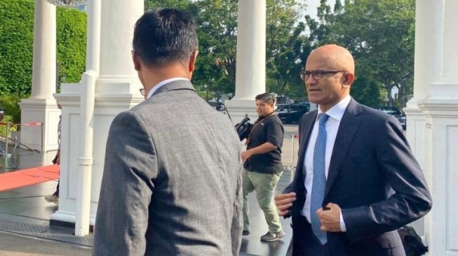 CEO Microsoft Satya Nadella tiba di Istana Kepresidenan Jakarta, Selasa (30/4/2024). (Ist)