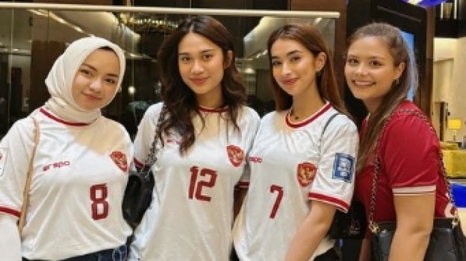 WAGs Timnas Indonesia Azizah Salsha, Noa van Der Hoeven, Rismahani dan Nadia Raisya. (Instagram/@arhanazizah.official)