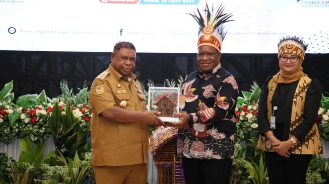 Musrenbang Provinsi Papua Barat Tahun 2024 di Ballroom Meridien Hotel Aston Viu Manokwari, Papua Barat, Senin (29/4/2024). (Dok; Kemendagri)