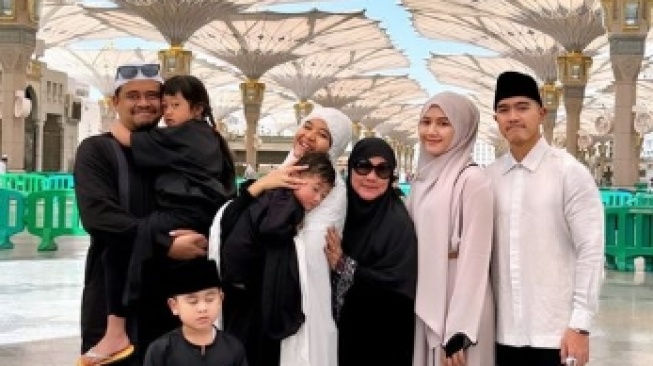 Bukan Cuma Kahiyang Ayu dan Erina Gudono, Outfit Branded Panembahan Al Nahyan Saat Umroh Juga Bikin Salfok