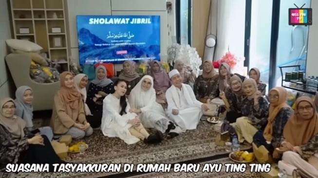 Momen Ayu Ting Ting Syukuran Rumah Baru (YouTube Qiss You TV)