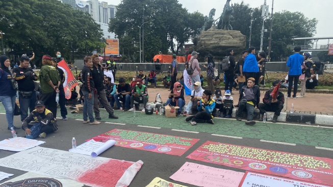 Pengemudi Ojol Ikut Barisan Aksi May Day di Patung Kuda, Ini Tuntutan Mereka