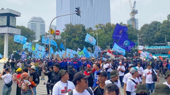 Buruh Terjebak Kerja Kontrak Tanpa Kepastian, Omnibus Law Harus Dievaluasi