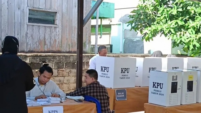 Partisipasi Menurun Drastis, Cerint Tetap Unggul di PSU DPD RI TPS 002 Pesisir Selatan