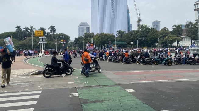 May Day 2024 di Jakarta: Demo Sebentar di Dekat Istana, Massa Buruh Kini Bergerak ke Senayan