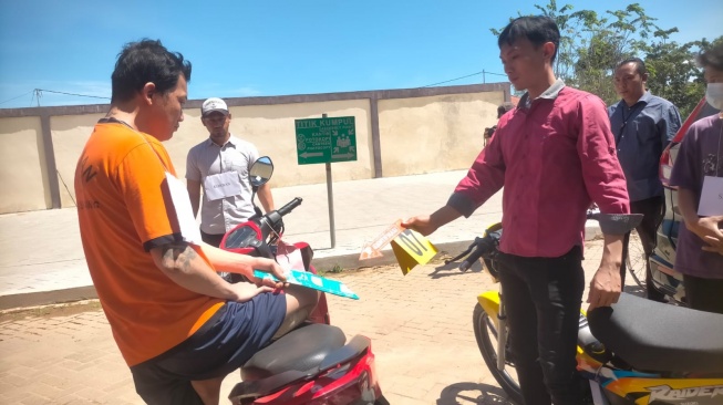 Terungkap Dalam Rekonstruksi, Pelaku Pembunuhan di Singkawang Tusuk Korban di Bagian Leher