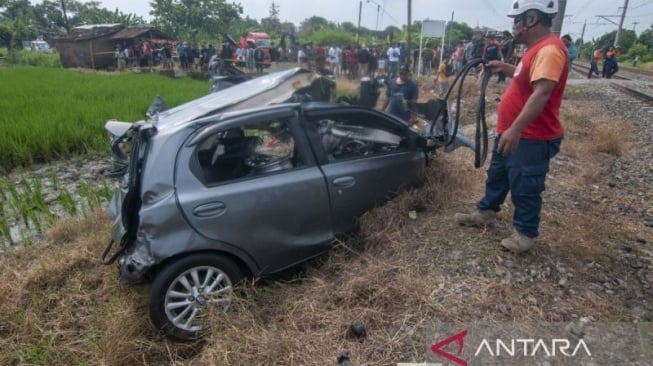 Ini Identitas Korban Tewas Kecelakaan Kereta Api vs Mobil di Klaten, Ternyata Seorang PNS