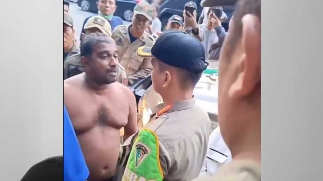 Viral Pria di Medan Hadang Satpol PP: Bilang Sama Bobby, Aku Jijik Sama Dia