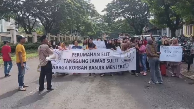 Warga Gelar Demo di Perumahan Citra Garden, Tuntut Tanggung Jawab Atas Musibah Banjir