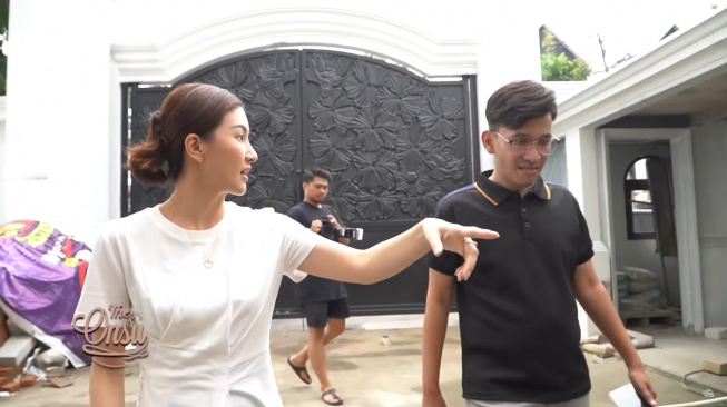 9 Potret Rumah Baru Ruben Onsu dan Sarwendah (YouTube/The Onsu Family)