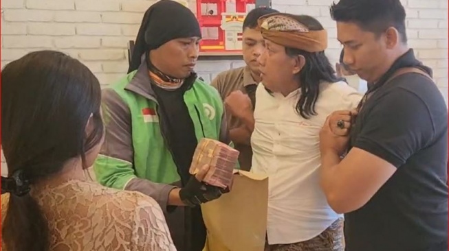 Bendesa Adat Berawa Terjaring OTT di Cafe Bersama Uang Segepok dari Investor