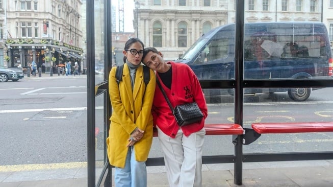 Potret Mesra Andhika Pratama dan Ussy di London. (Instagram/ussypratama)