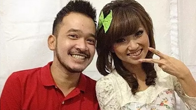 Foto lawas Ruben Onsu dan Sarwendah. [Instagram]