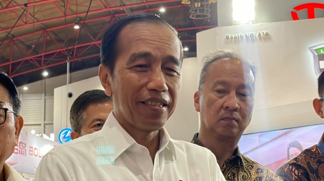 Presiden Joko Widodo atau Jokowi menegaskan penyusunan kabinet sepenuhnya menjadi wewenang Prabowo Subianto. (Suara.com/Novian_