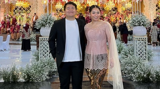 Teuku Rizky dan kekasihnya, Gaby Bunga Saputra. [Instagram]