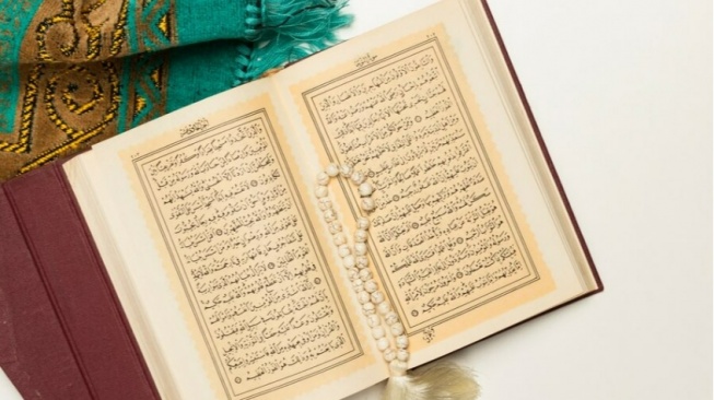 Surat yasin latin mudah dibaca (freepik)