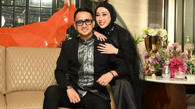 Dokter Reza Gladys dan suami, Attaubah Mufid. (Instagram/attaubah.mufid)