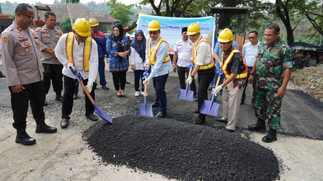 Wali Kota Cilegon Sebut Aspal Plastik PT Chandra Asri Bisa Jadi Program Percontohan