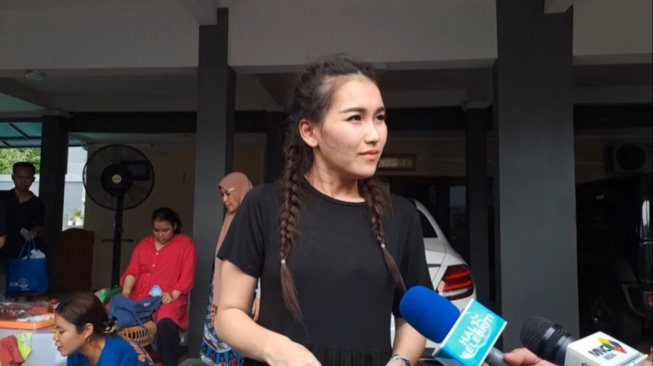 Ayu Ting Ting ditemui di rumahnya kawasan Depok, Jawa Barat pada Sabtu (4/5/2024) [Suara.com/Rena Pangesti]