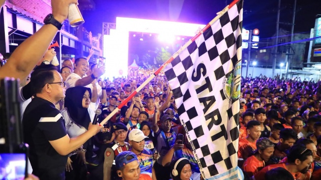 Lepas 5.000 Peserta Soma Night Run, Pj. Gubernur Adhy: Gaungkan Gaya Hidup Sehat dengan Angkat Kearifan Lokal