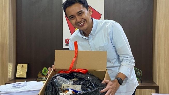 Dapat Kado Sampah dan Surat Protes, Pimpinan DPRD Kota Jogja Dicurhati Warga