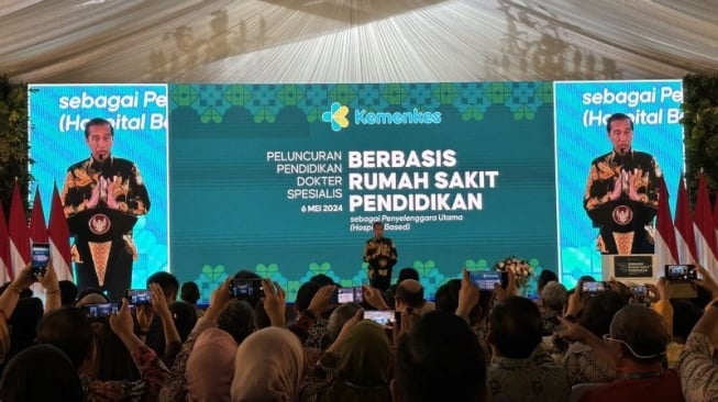 Kerap Terima Keluhan Kurangnya Dokter Spesialis, Jokowi: Ini Jadi PR Besar