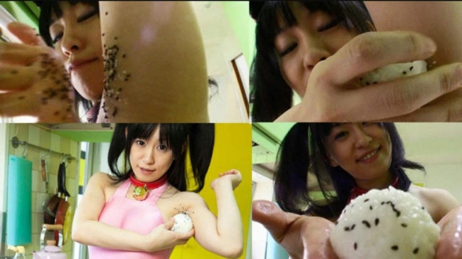Onigiri Ini Dibuat Dengan Ketiak Perempuan Muda Jepang, Mau Coba? (Dok. Oddity Central)