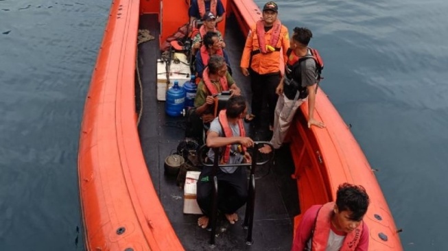 Kapal Pemancing Asal Pariaman Karam Diterjang Badai, Begini Nasibnya