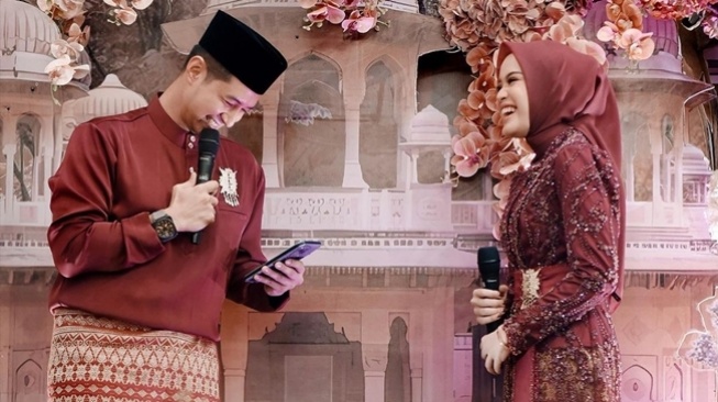 Potret Pertunangan Chand Kelvin dan Dea Sahirah (Instagram/thepotomoto)