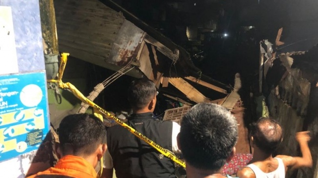 Rumah Ambruk di Bogor Akibat Angin Kencang, Korban Lansia Terluka dan Butuh Bantuan Sosial