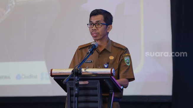 Asisten Administrasi dan Umum Sekda Provinsi Sumsel Zulkarnain saat acara Sumatera Media Summit (SMS) 2024 yang berlangsung di Hotel Aryaduta Palembang, Sumatera Selatan (Sumsel), Senin (6/5/2024). [Foto dok. Suara.com]