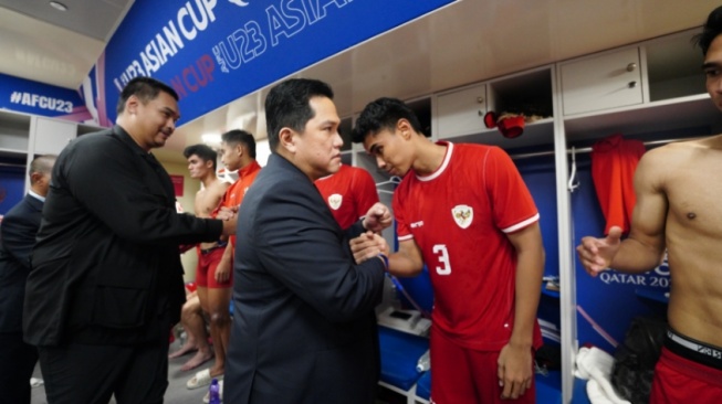 Erick Thohir saat menyemangati para pemain timnas Indonesia U-23 (pssi.org)