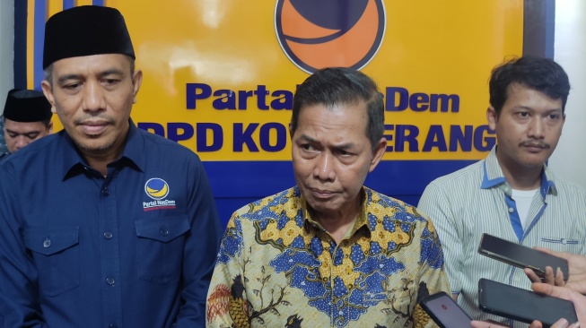 Dikawal Pendekar, Syafrudin Kembalikan Formulir Bakal Calon Wali Kota Serang ke Nasdem