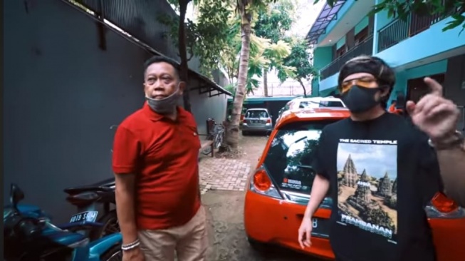 Atta Halilintar grebek kos-kosan Tukul Arwana di kawasan Bintaro (YouTube/AH)