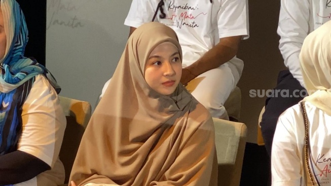 Natasha Rizky dalam sesi jumpa pers film Keajaiban Air Mata Wanita di Plaza Indonesia XXI, Jakarta, Selasa (7/5/2024) [Suara.com/Adiyoga Priyambodo]