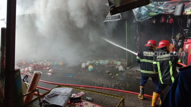 Kebakaran Hebat di Pasar Raya Padang, Pemadaman Api Masih Berlangsung