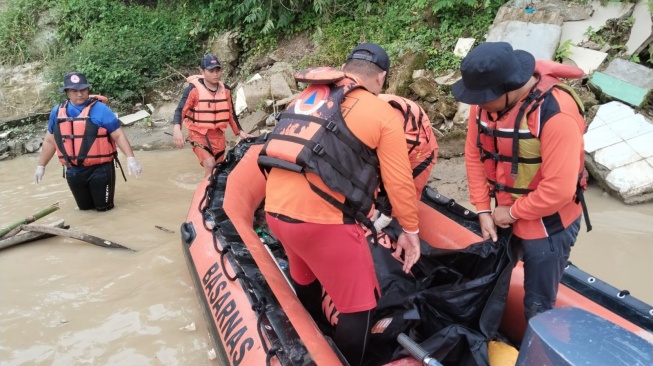 Hanyut Saat Mengukur Debit Air Sungai Silau, Hengky Ditemukan Tewas