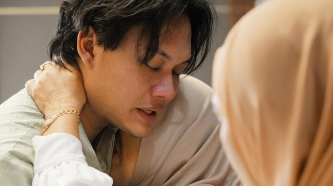 Acara pengajian jelang nikah Rizky Febian dan Mahalini Raharja (Instagram/@axioo)