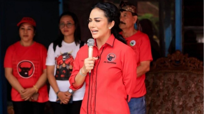 Kembalikan Berkas, Kris Dayanti Mendaftar Bakal Calon Wali Kota Batu ke PDIP