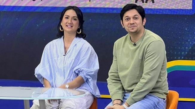 Potret Mesra Andrew Andika dan Istri (Instagram/@tengkudewiputri_tdp)