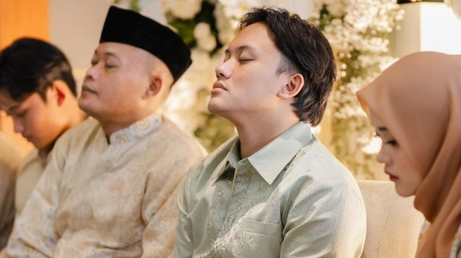 Acara pengajian jelang nikah Rizky Febian dan Mahalini Raharja (Instagram/@axioo)