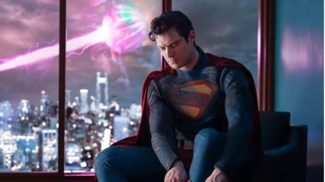 Rilis Tanggal Tayang, James Gunn Pamer Foto David Corenswet Jadi Superman