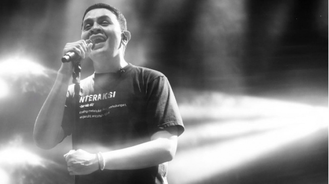 5 Rekomendasi Lagu Romantis Tulus yang Bikin Salting, Ada Labirin!