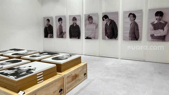 BTS Pop-up Store Monochrome hadir di Jakarta. [Suara,com/Rena Pangesti]