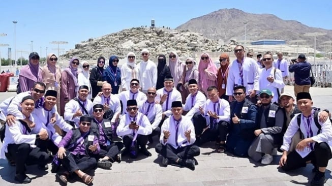 Kaesang Pangarep dan Erina Gudono menjalani ibadah umrah dan mengajak serta para paspampres. [Instagram]