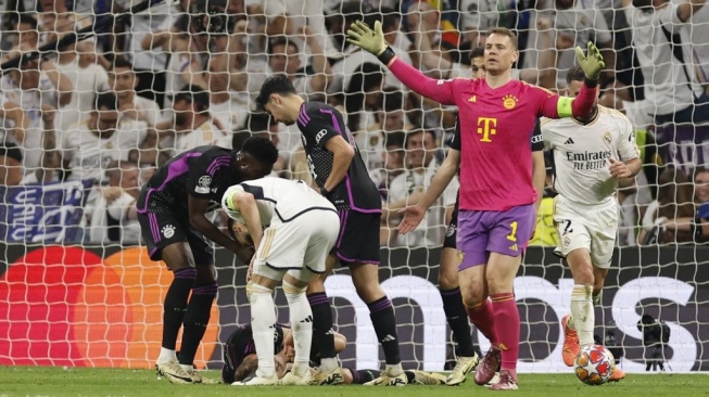 Reaksi kiper Bayern Munich Manuel Neuer saat pertandingan sepak bola leg kedua semifinal Liga Champions UEFA antara Real Madrid CF dan FC Bayern Munich di stadion Santiago Bernabeu di Madrid pada 8 Mei 2024.OSCAR DEL POZO / AFP