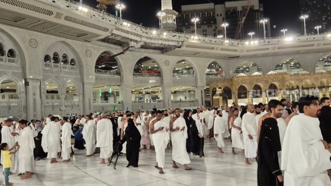 24 Jemaah Furoda 'Bodong' Diamankan di Madinah, Visa Umrah Digunakan untuk Berhaji!